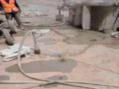 海淀水泥混凝土路面板底注浆技术 路面脱空注浆整治方案