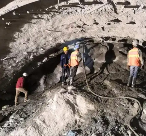 海淀拱顶带模注浆料的施工流程及注意事项